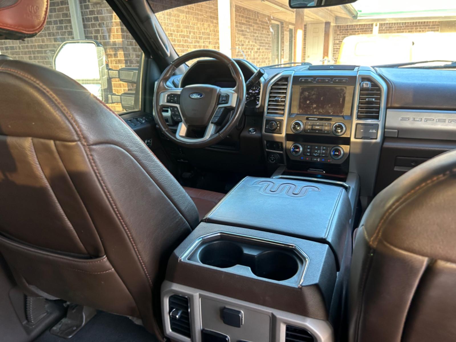 2021 White Ford F-250 SD King Ranch Crew Cab 4WD (1FT8W2BT5ME) with an 6.7L V8 OHV 16V DIESEL engine, 6A transmission, located at 1687 Business 35 S, New Braunfels, TX, 78130, (830) 625-7159, 29.655487, -98.051491 - Photo #5